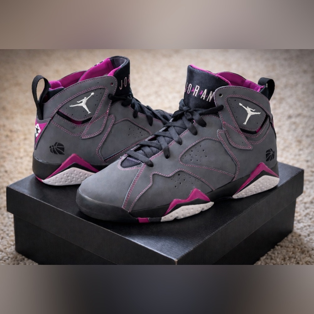 Nike YOUTH Air JORDAN 7 Retro 30th GG VALENTINES SZE US 9.5Y / UK 8.5 / EUR 43